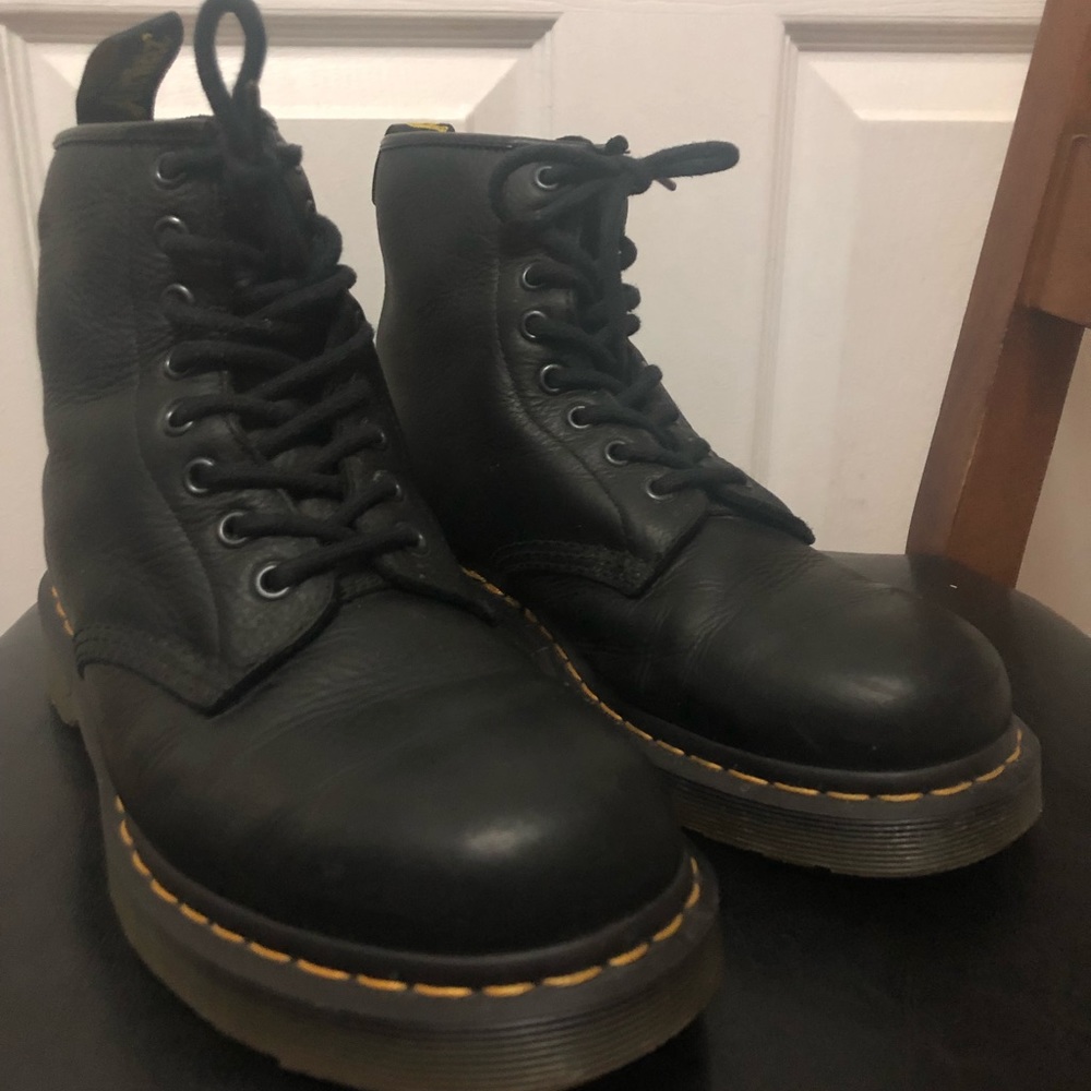 Dr. Marten 1460 Men’s boots includes warranty